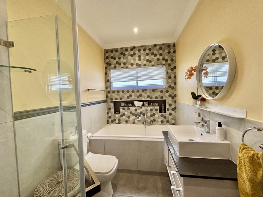 3 Bedroom Property for Sale in Sandown Western Cape